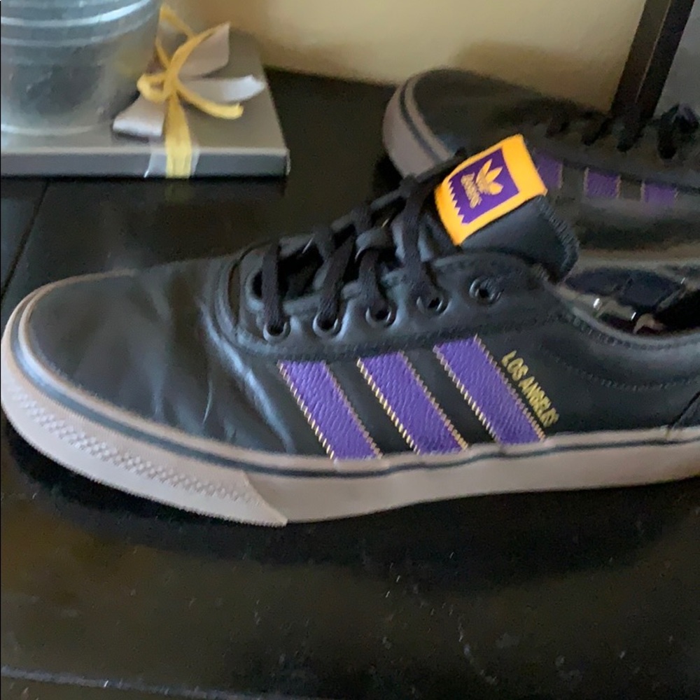 Adidas Lakers Sneaker - Picture 8 of 8